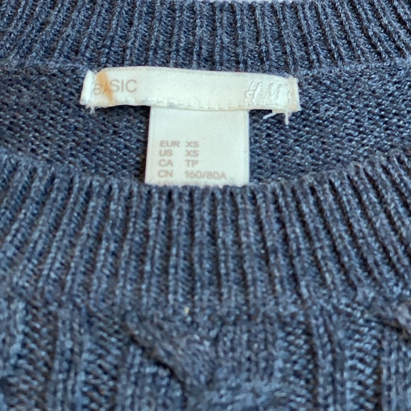 H&M women’s thick sweater - Picture 3 of 6